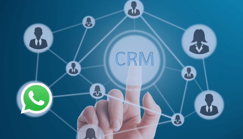 Equipe usando WhatsApp e CRM para organizar pós-venda, acompanhar clientes e melhorar a retenção.